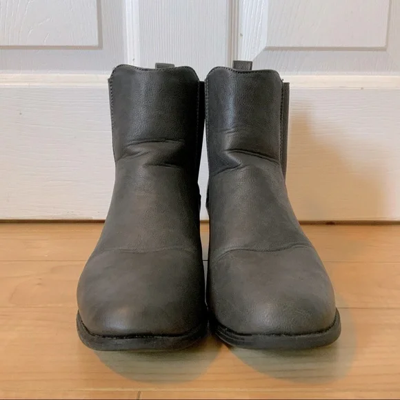 Grey Chelsea Boots - Picture 9 of 14